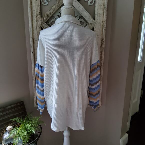 143 Story Women's Quilted Rib Textured Lightweight Wood Button Down Shirt - Picture 8 of 10